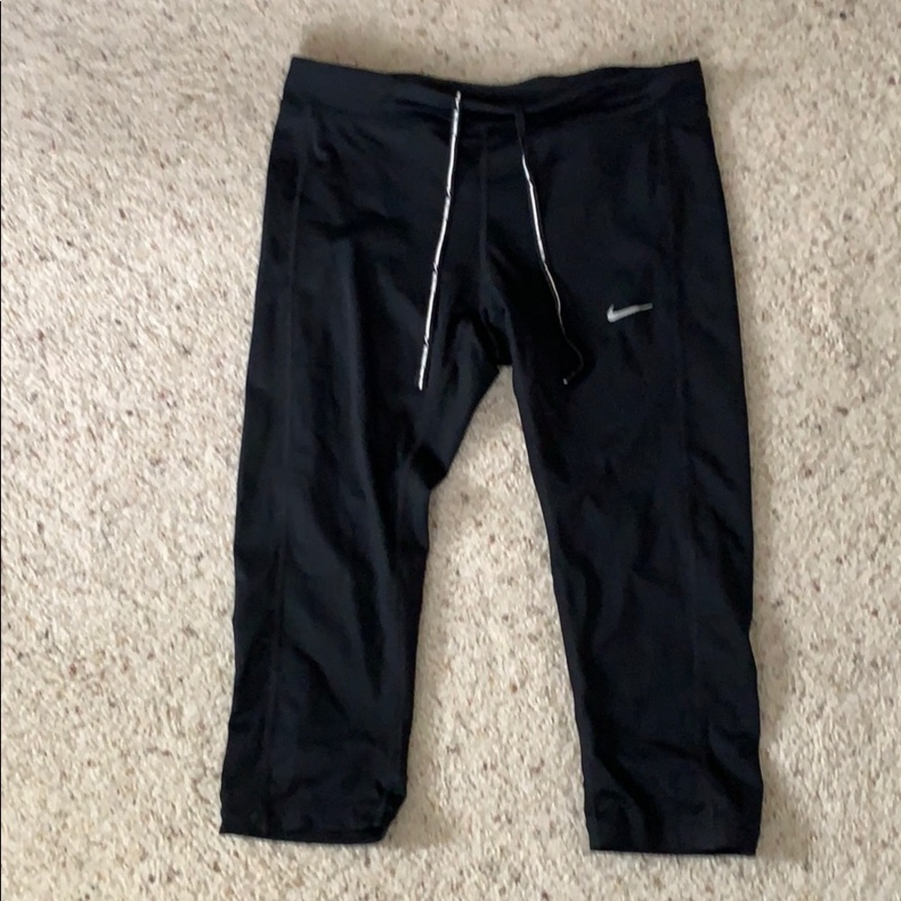 Nike cropped worked out pants